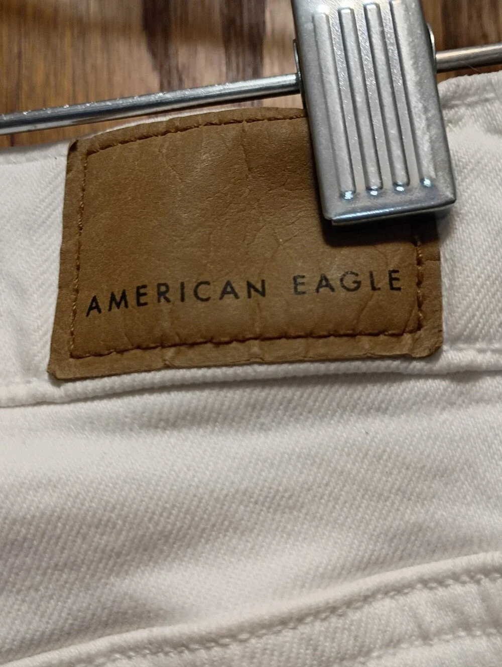 American Eagle Outfitters White Distressed Skinny Jeans with stretch.